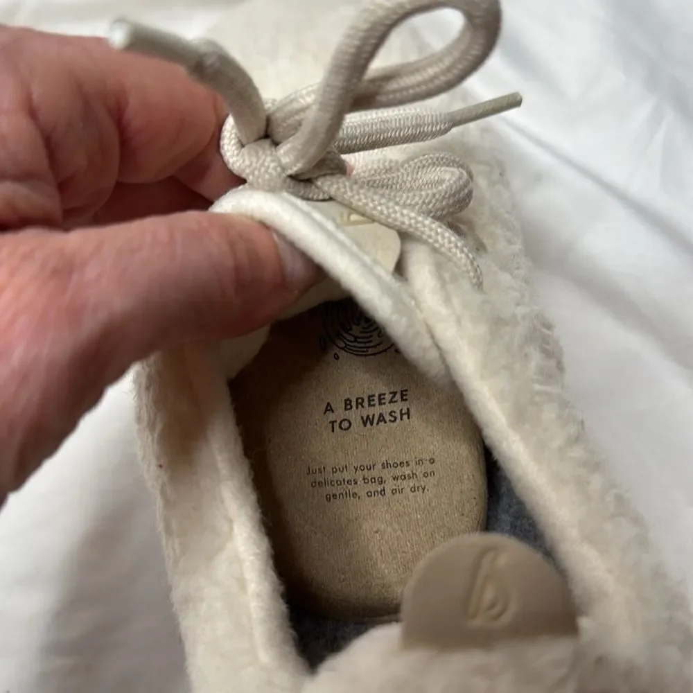 Allbirds Women’s White Wool Runner Fluffs Sneakers. Size 10.